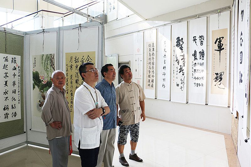 我院纪念抗战胜利七十周年书画展隆重开幕